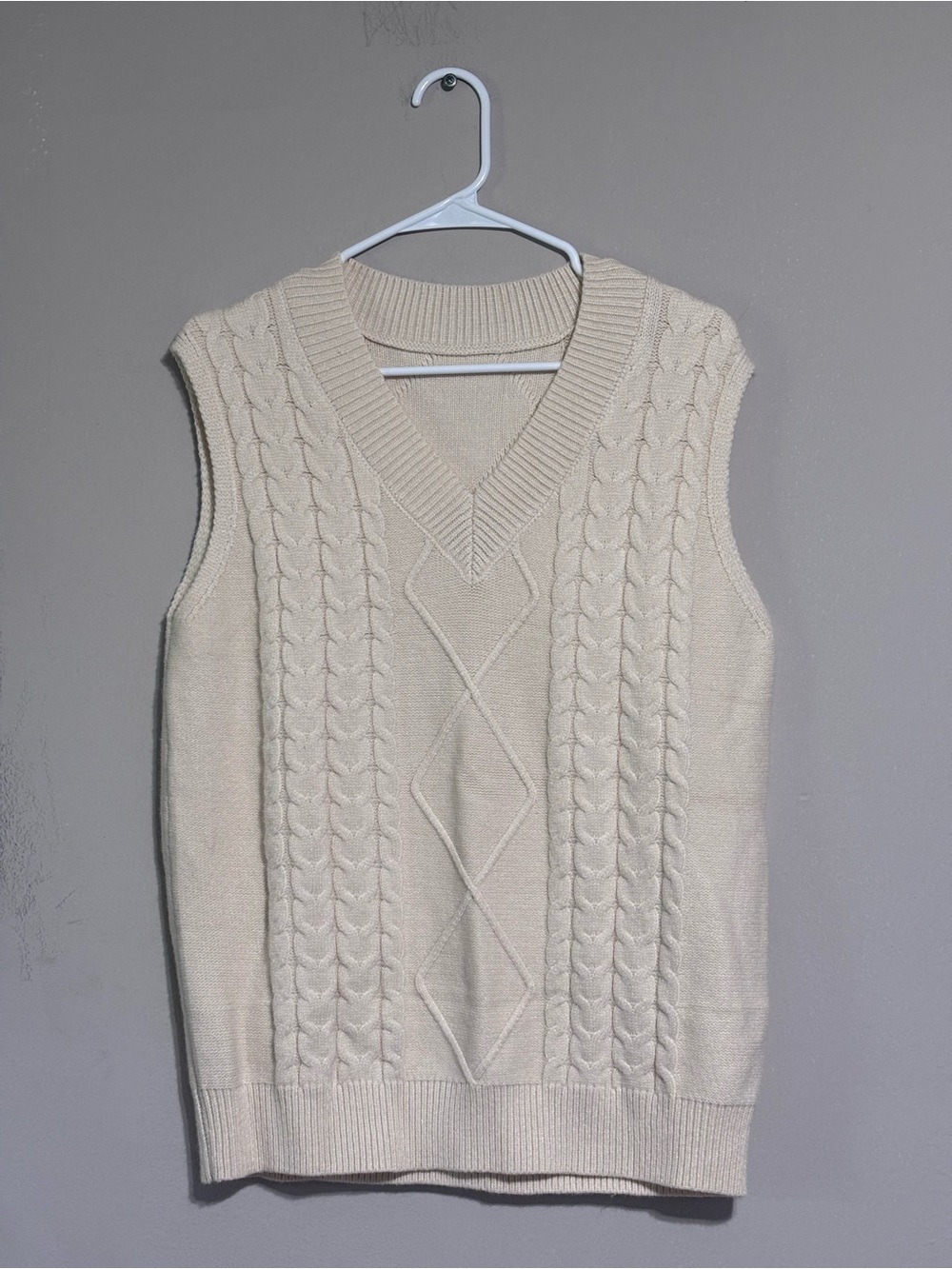 Women's Cream Cable-Knit V-Neck Sweater Vest